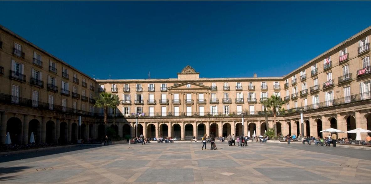 A 5 Minutos Andando Del Casco Viejo, Ayuntamiento, Plaza Circular Y Gran Via De Bilbao Y Proximo A Las 2 Lineas De Metro Eksteriør billede